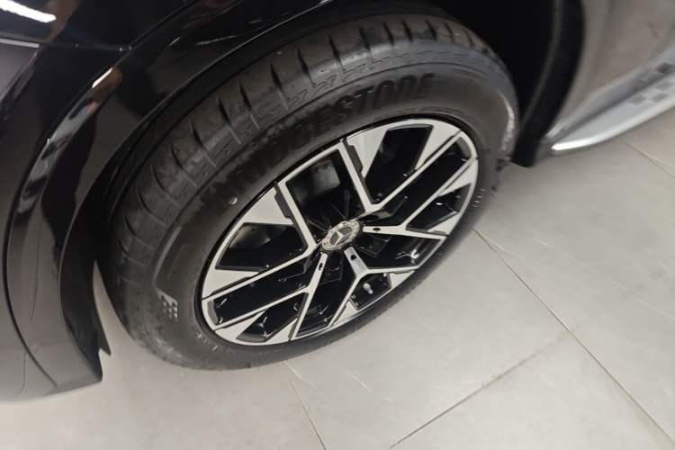 Used Mercedes-Benz GLC New Energy 2025 350 e L 4MATIC Collector's Edition Exterior 4