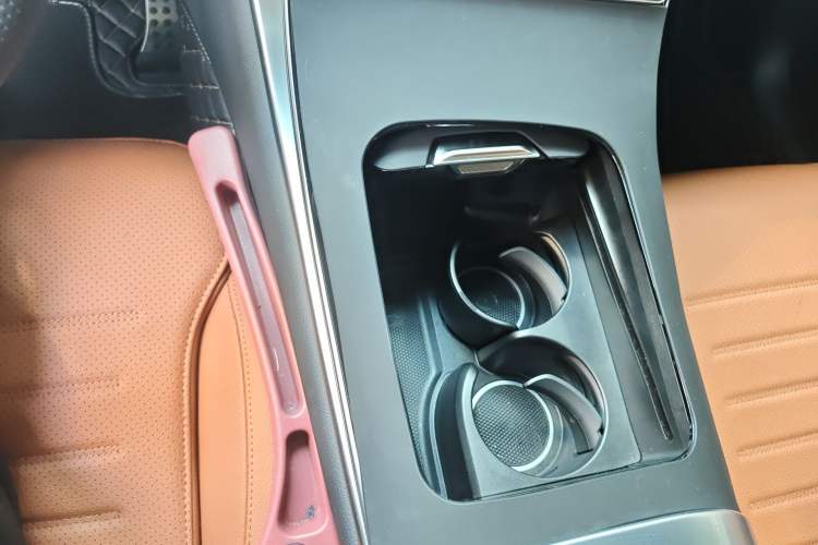 Used Mercedes-Benz GLC New Energy 2025 350 e L 4MATIC Collector's Edition Gear Lever