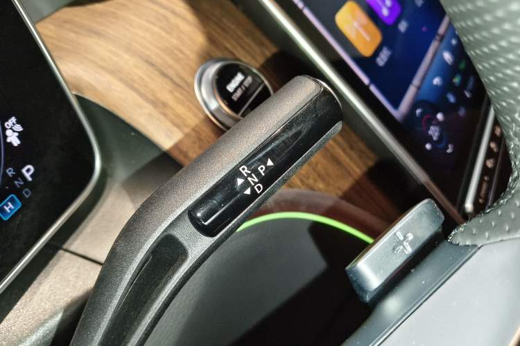 Used Mercedes-Benz GLC New Energy 2025 350 e L 4MATIC Collector's Edition Gear Lever