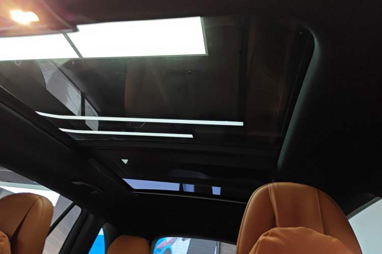 Used Mercedes-Benz GLC New Energy 2025 350 e L 4MATIC Collector's Edition Headliner