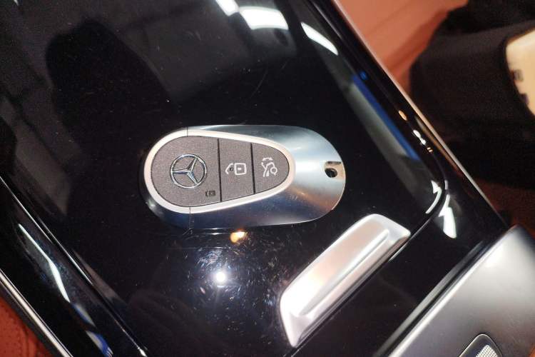 Used Mercedes-Benz GLC New Energy 2025 350 e L 4MATIC Collector's Edition Interior 1
