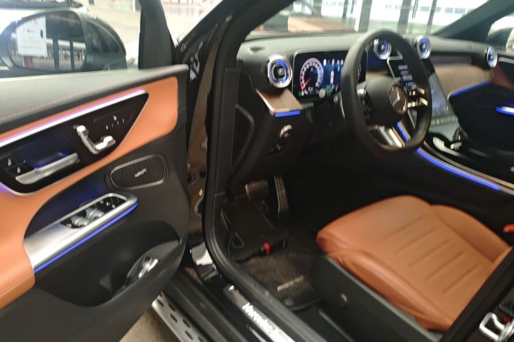 Used Mercedes-Benz GLC New Energy 2025 350 e L 4MATIC Collector's Edition Interior 3