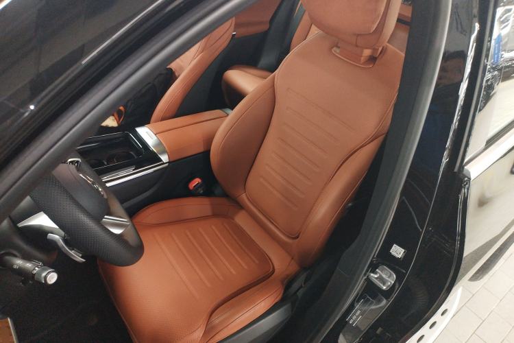 Used Mercedes-Benz GLC New Energy 2025 350 e L 4MATIC Collector's Edition Left Front Seat