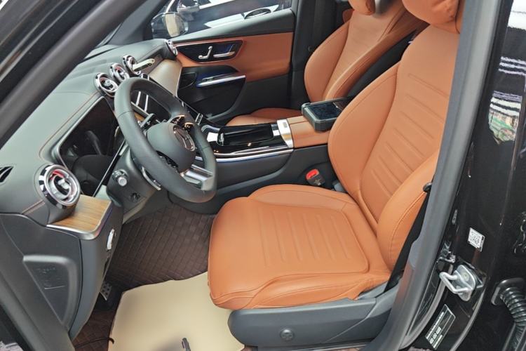 Used Mercedes-Benz GLC New Energy 2025 350 e L 4MATIC Collector's Edition Left Front Seat