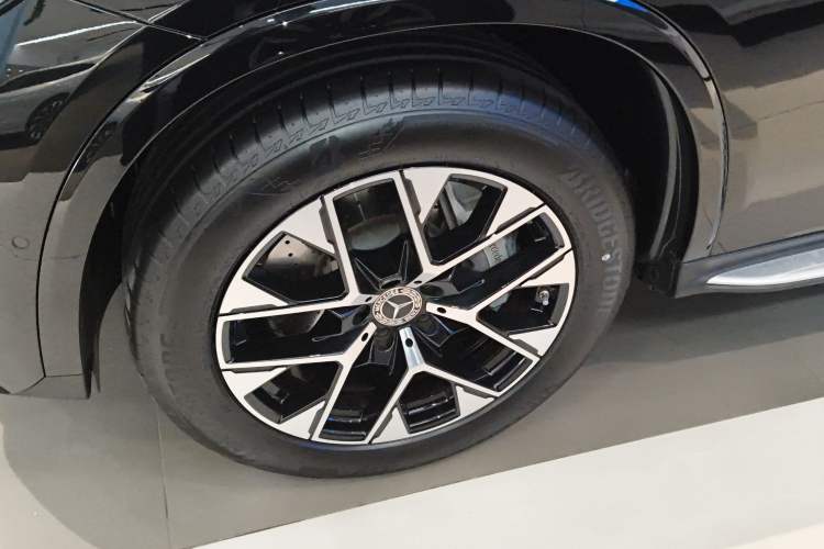 Used Mercedes-Benz GLC New Energy 2025 350 e L 4MATIC Collector's Edition Left Front Wheel Hub