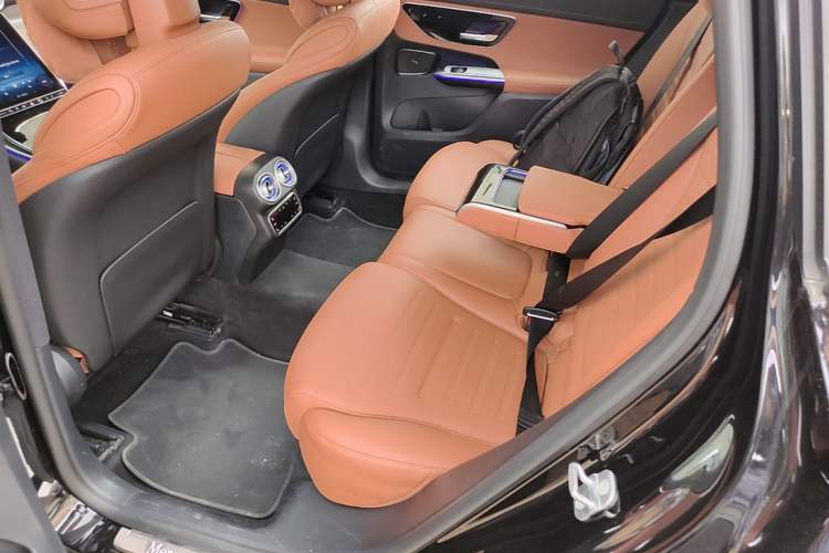 Used Mercedes-Benz GLC New Energy 2025 350 e L 4MATIC Collector's Edition Left Rear Seat