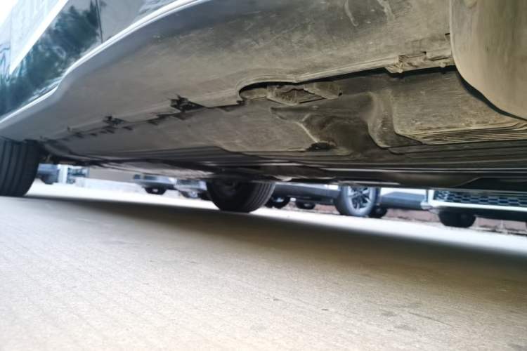 Used Mercedes-Benz GLC New Energy 2025 350 e L 4MATIC Collector's Edition Left Side Sill