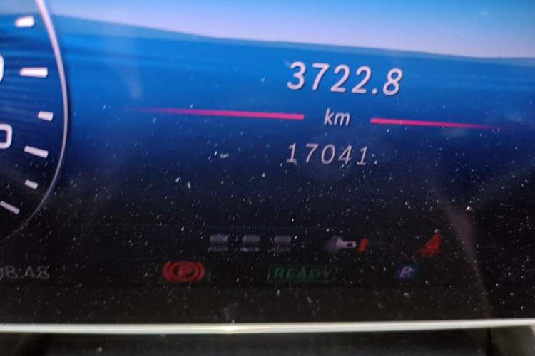 Used Mercedes-Benz GLC New Energy 2025 350 e L 4MATIC Collector's Edition Odometer Close Up