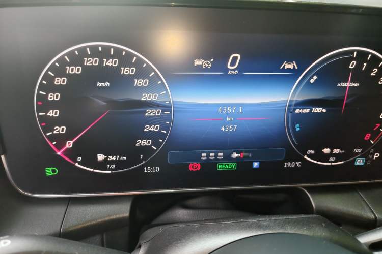 Used Mercedes-Benz GLC New Energy 2025 350 e L 4MATIC Collector's Edition Odometer Close Up