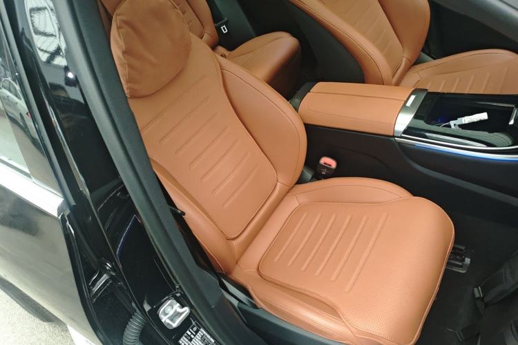 Used Mercedes-Benz GLC New Energy 2025 350 e L 4MATIC Collector's Edition Right Front Seat
