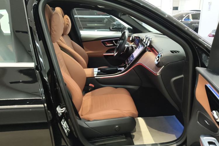 Used Mercedes-Benz GLC New Energy 2025 350 e L 4MATIC Collector's Edition Right Front Seat