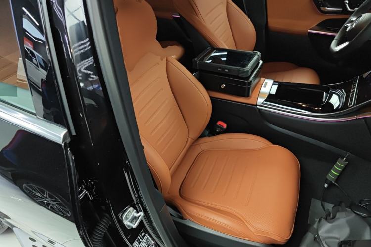 Used Mercedes-Benz GLC New Energy 2025 350 e L 4MATIC Collector's Edition Right Front Seat