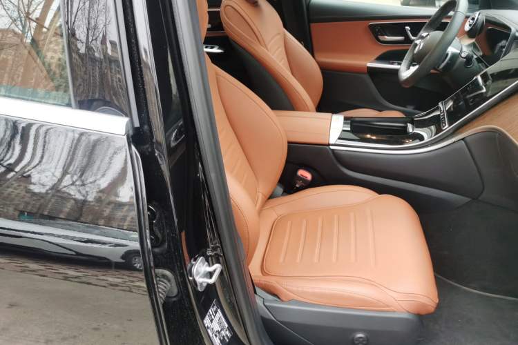 Used Mercedes-Benz GLC New Energy 2025 350 e L 4MATIC Collector's Edition Right Front Seat