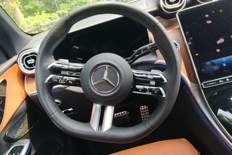 Used Mercedes-Benz GLC New Energy 2025 350 e L 4MATIC Collector's Edition Steering Wheel