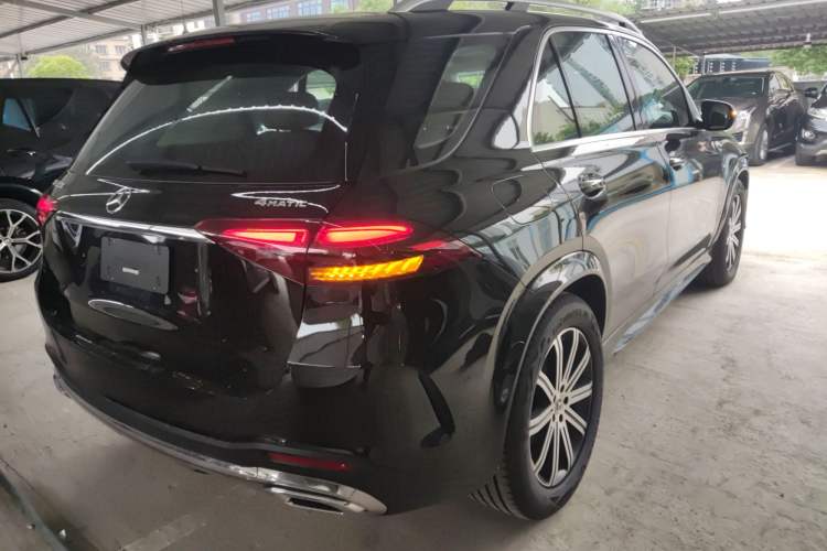 Used Mercedes-Benz GLE 2025-Year Restyled GLE 350 4MATIC Fashion Edition Rear Right 45 Deg