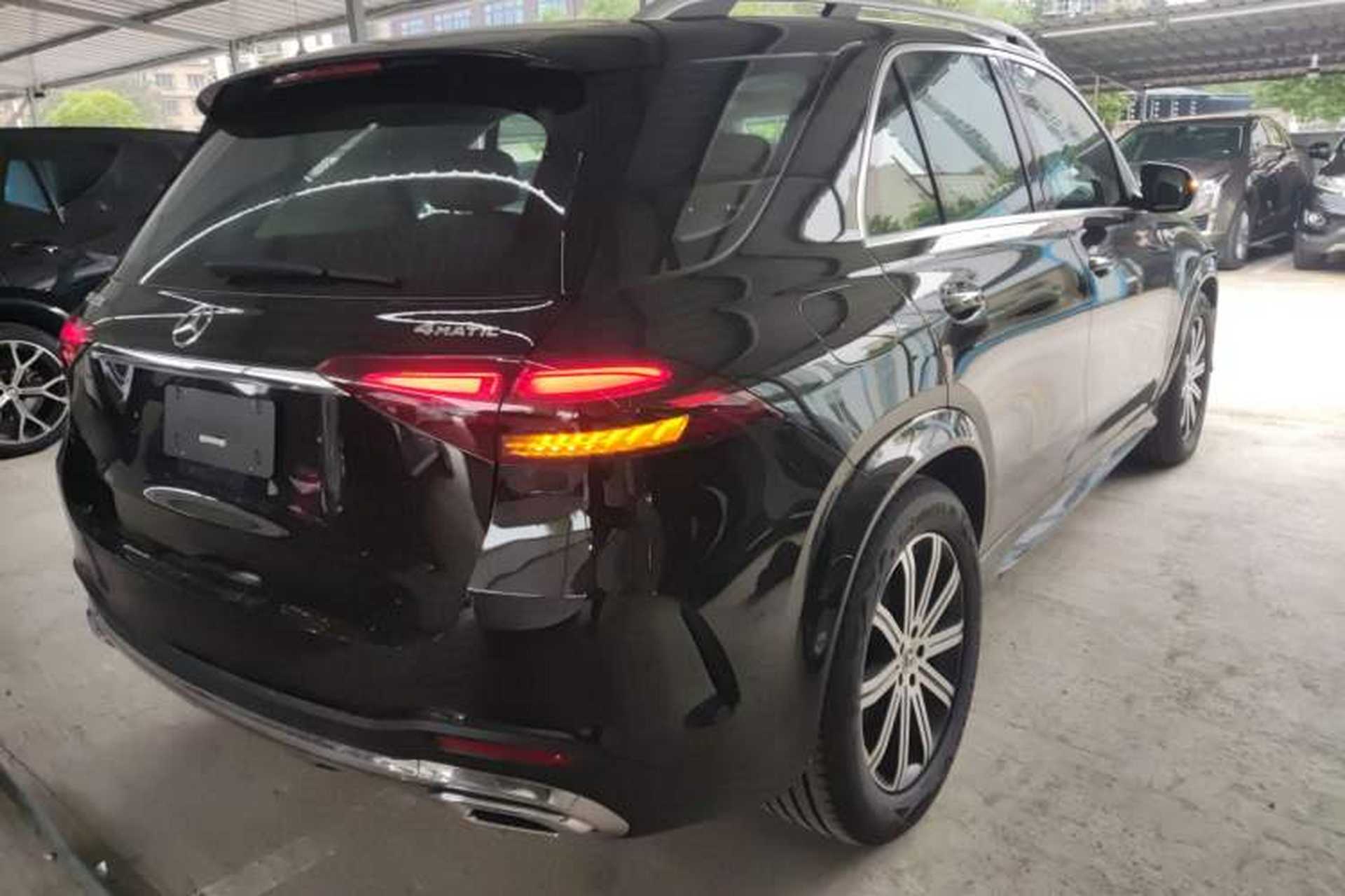 Used Mercedes-Benz GLE 2025-Year Restyled GLE 350 4MATIC Fashion Edition Rear Right 45 Deg