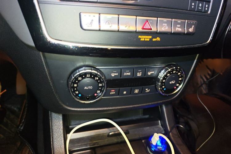 Used Mercedes-Benz GLE 2015 GLE 320 4MATIC Audio And AC Panel