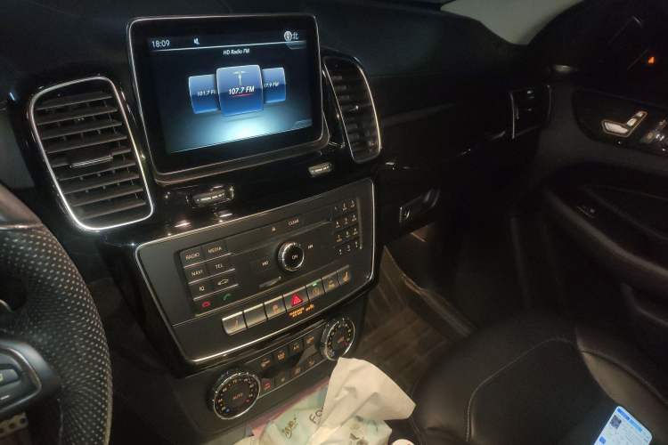 Used Mercedes-Benz GLE 2015 GLE 400 4MATIC Audio And AC Panel