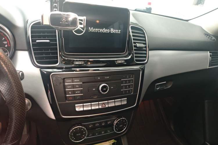 Used Mercedes-Benz GLE 2015 GLE 320 4MATIC Audio And AC Panel