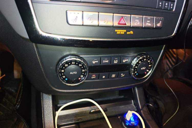 Used Mercedes-Benz GLE 2015 GLE 320 4MATIC Audio And AC Panel