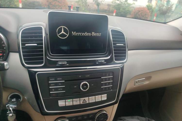 Used Mercedes-Benz GLE 2015 GLE 400 4MATIC Audio And AC Panel