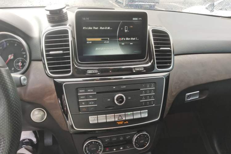 Used Mercedes-Benz GLE 2015 GLE 400 4MATIC Audio And AC Panel