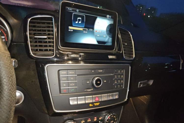 Used Mercedes-Benz GLE 2015 GLE 350 d 4MATIC Audio And AC Panel