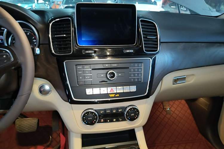 Used Mercedes-Benz GLE 2015 GLE 400 4MATIC Audio And AC Panel