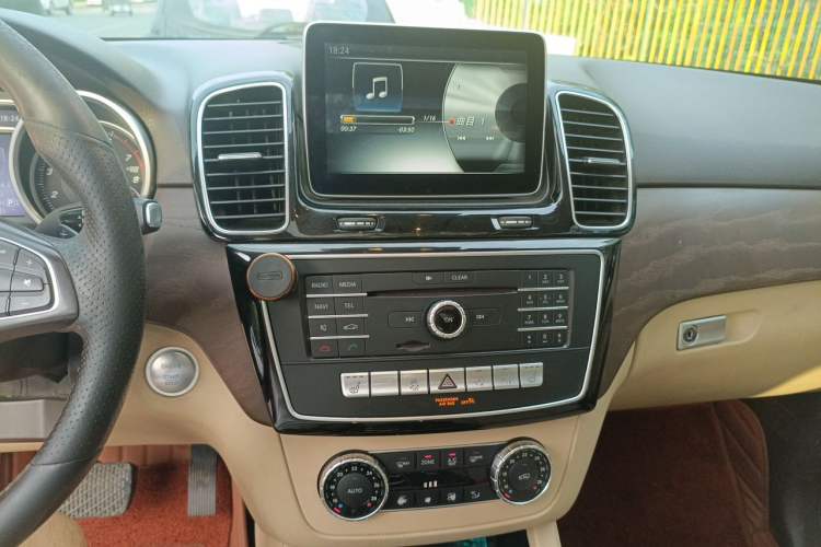 Used Mercedes-Benz GLE 2015 GLE 400 4MATIC Audio And AC Panel