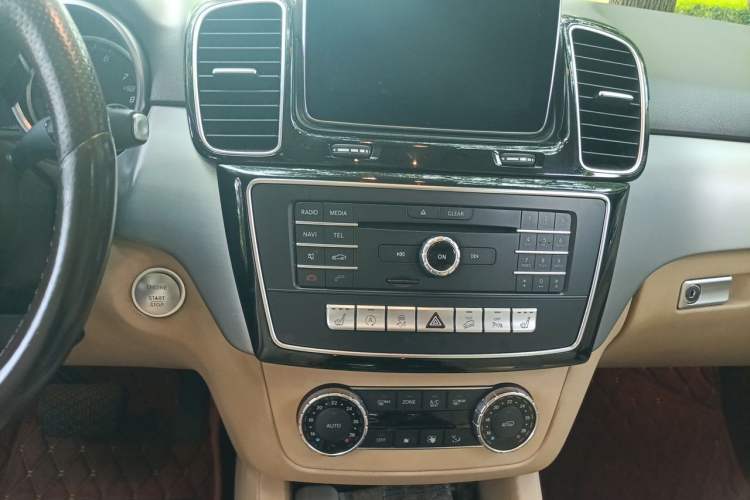 Used Mercedes-Benz GLE 2015 GLE 320 4MATIC Audio And AC Panel