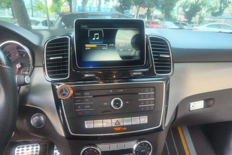 Used Mercedes-Benz GLE 2015 GLE 400 4MATIC Audio And AC Panel