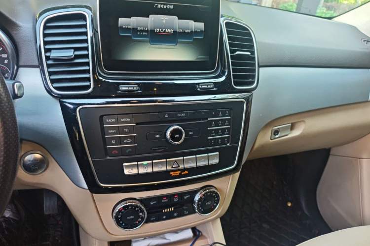 Used Mercedes-Benz GLE 2015 GLE 320 4MATIC Audio And AC Panel