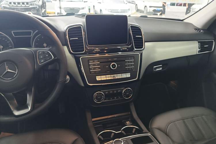 Used Mercedes-Benz GLE 2015 GLE 320 4MATIC Audio And AC Panel