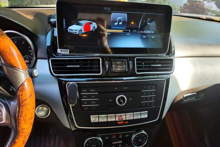 Used Mercedes-Benz GLE 2015 GLE 320 4MATIC Audio And AC Panel