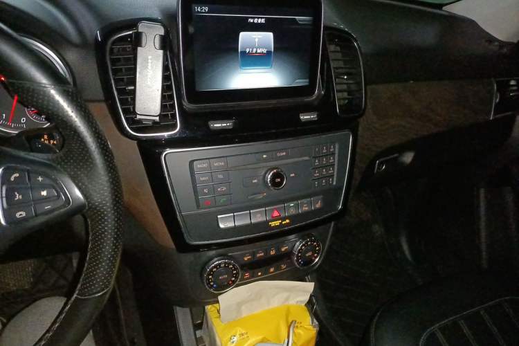 Used Mercedes-Benz GLE 2015 GLE 400 4MATIC Audio And AC Panel