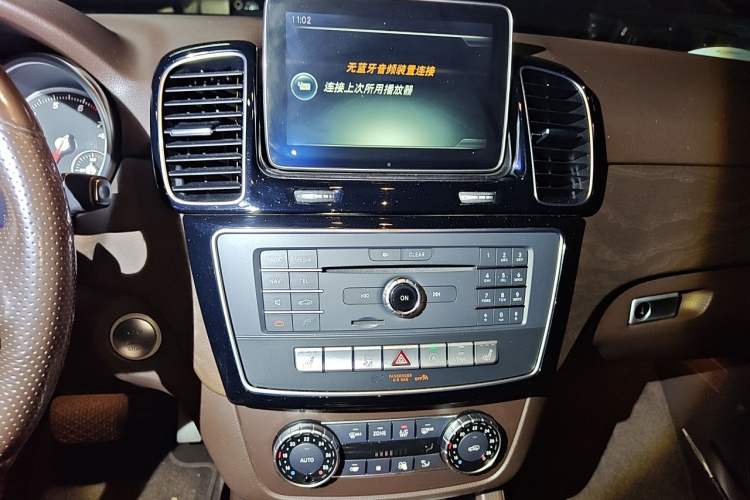 Used Mercedes-Benz GLE 2015 GLE 400 4MATIC Audio And AC Panel