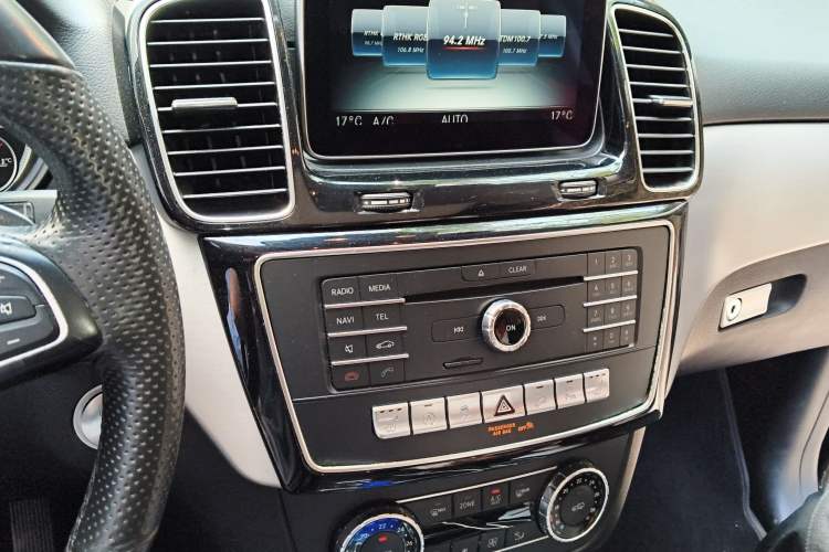 Used Mercedes-Benz GLE 2015 GLE 320 4MATIC Audio And AC Panel