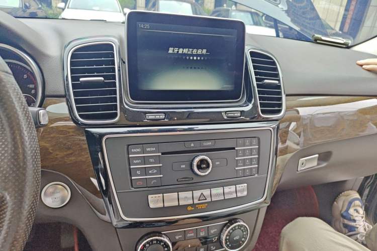 Used Mercedes-Benz GLE 2015 GLE 350 d 4MATIC Audio And AC Panel