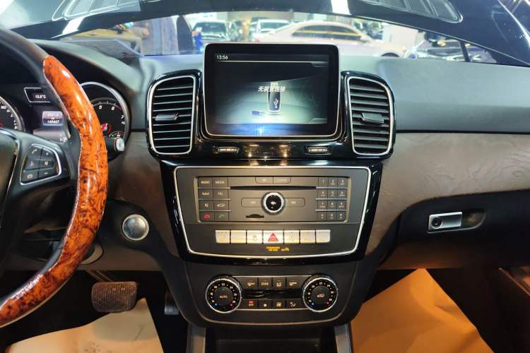 Used Mercedes-Benz GLE 2015 GLE 400 4MATIC Audio And AC Panel