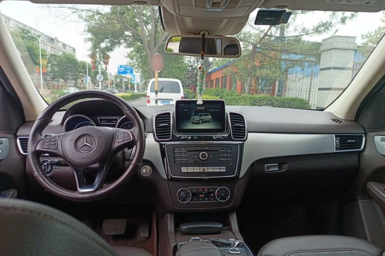 Used Mercedes-Benz GLE  Center Console