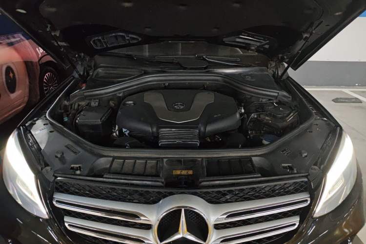 Used Mercedes-Benz GLE  Engine Bay