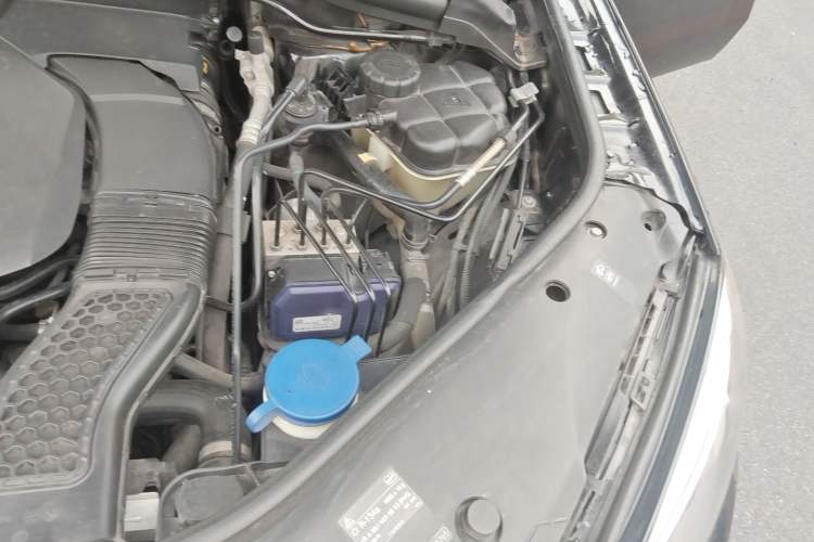 Used Mercedes-Benz GLE 2015 GLE 400 4MATIC Engine Bay Left