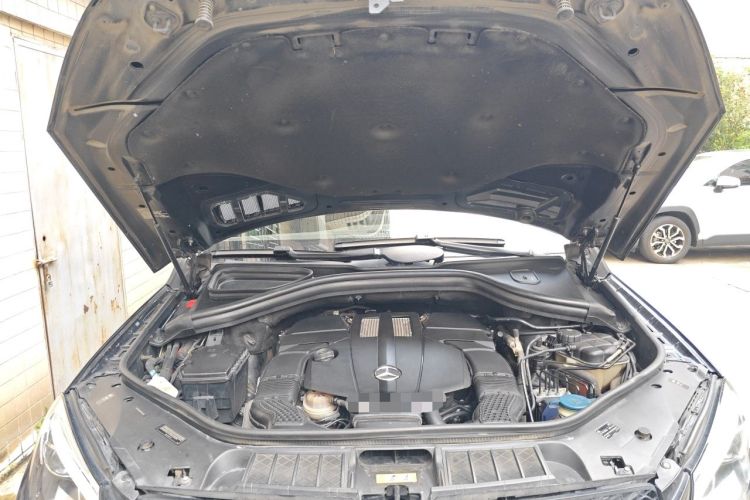 Used Mercedes-Benz GLE  Engine Bay