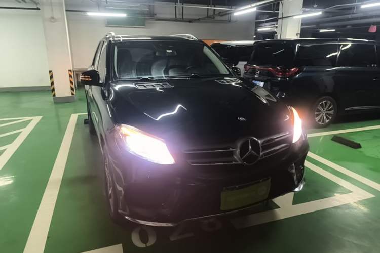 Used Mercedes-Benz GLE 2015 GLE 400 4MATIC Front Right 45 Deg