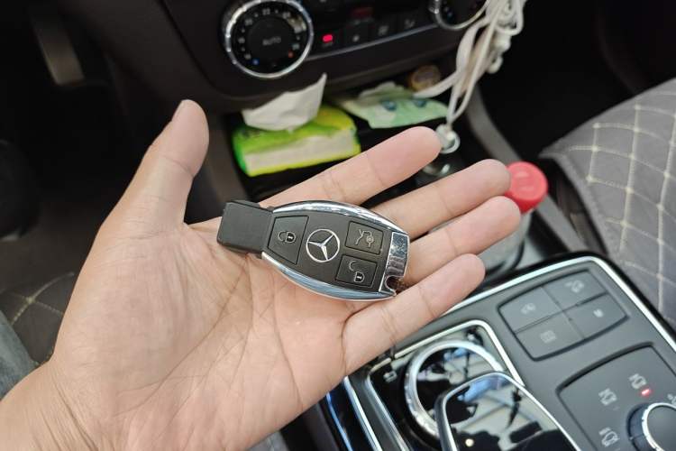 Used Mercedes-Benz GLE 2015 GLE 400 4MATIC Interior 1