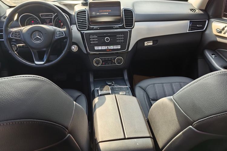 Used Mercedes-Benz GLE 2015 GLE 400 4MATIC Interior 1