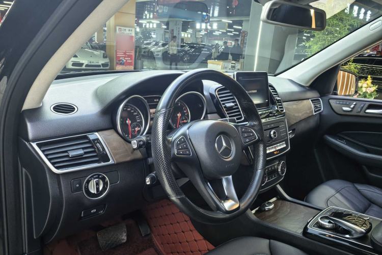 Used Mercedes-Benz GLE 2015 GLE 400 4MATIC Interior 3