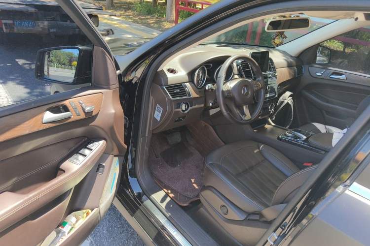 Used Mercedes-Benz GLE 2015 GLE 400 4MATIC Interior 3
