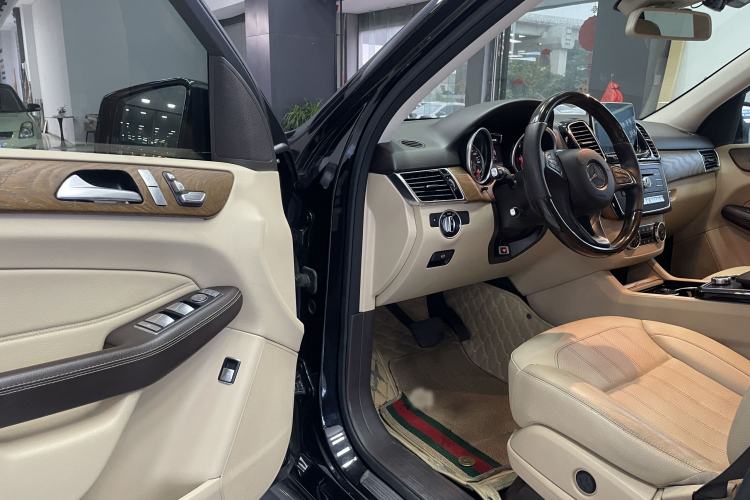 Used Mercedes-Benz GLE 2015 GLE 320 4MATIC Interior 3