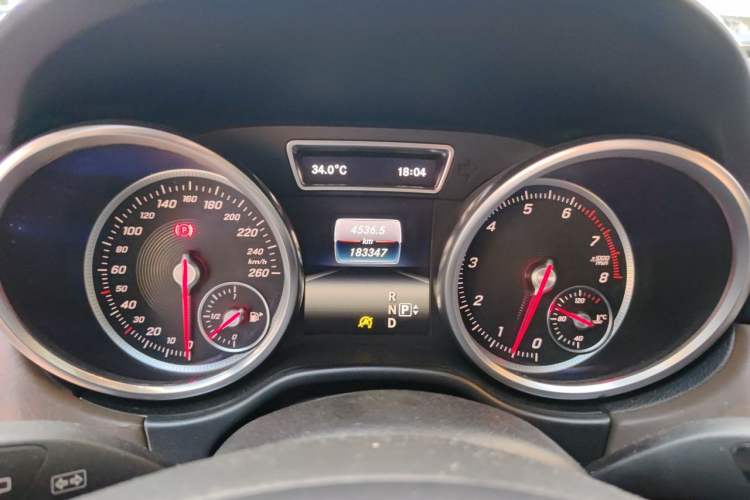 Used Mercedes-Benz GLE 2015 GLE 400 4MATIC Odometer Close Up